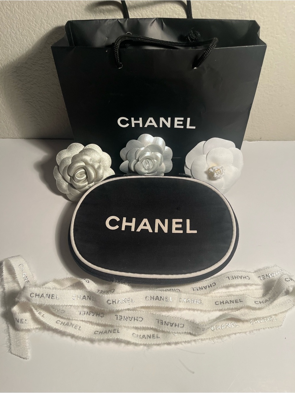 CHANEL 🎩 Makeup pouch 🎩💋💋💋